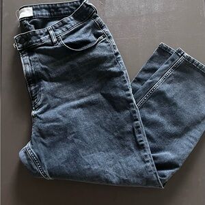 Everlane curvy cheeky jean